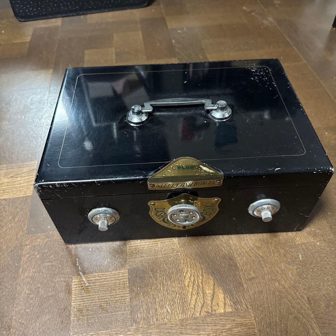 昭和レトロ手提げ金庫 - メルカリ