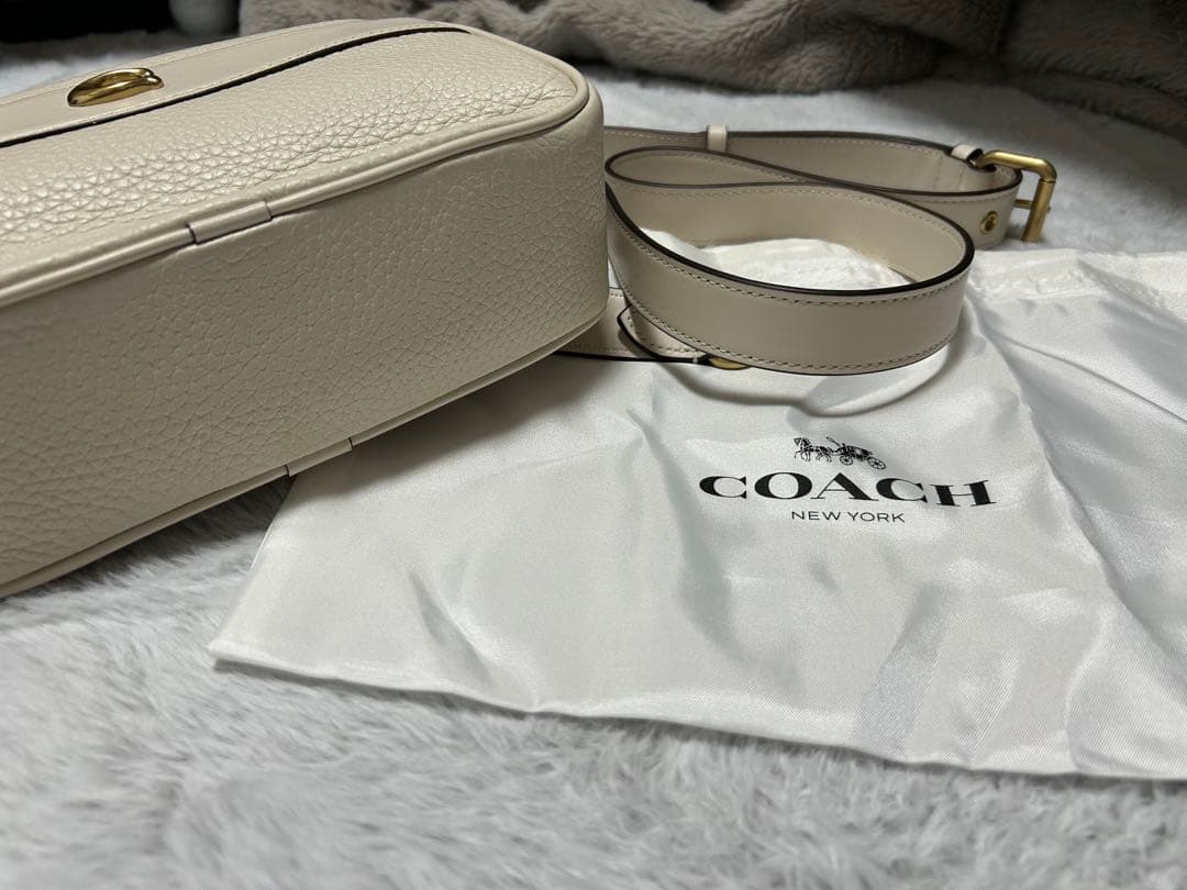 《新品未使用.正規品.値下げ可》coach ショルダーバッグ　白