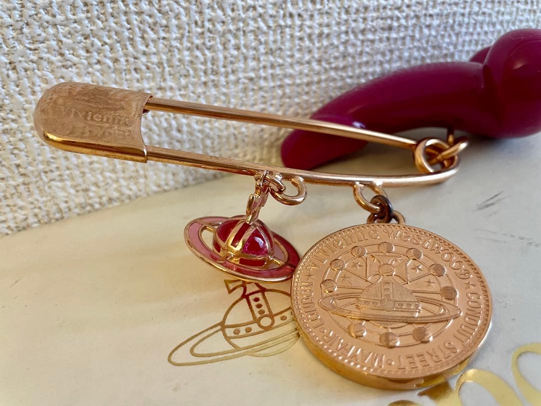 Vivienne Westwood バンビ CHAOS ピンズ 未使用 正規品 2026年最新