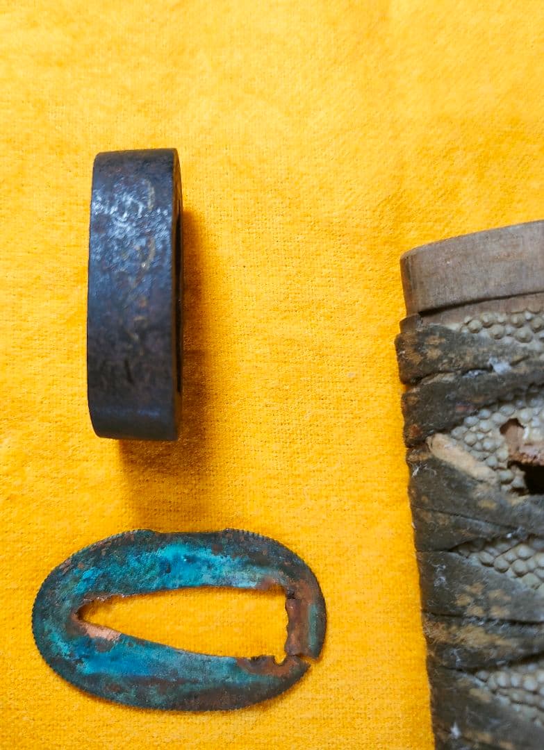 黒い刀の装飾品セット(刀身無し)