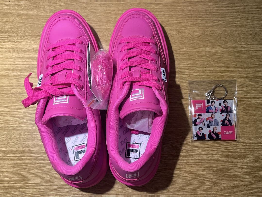 k*a様 【キーホルダー付き】FILA×IMP.コラボ マゼンタピンク スニーカ