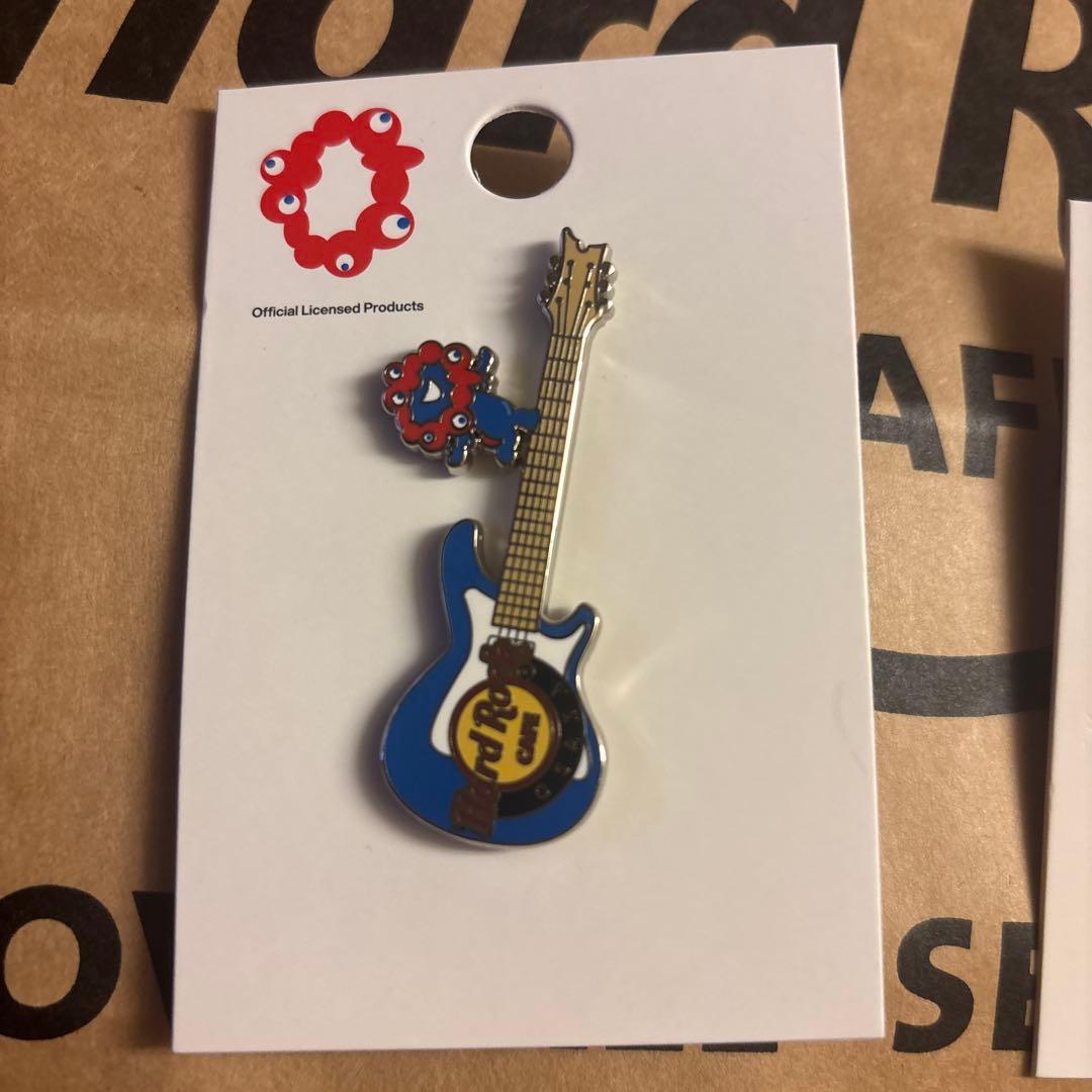 ハードロックカフェ ミャクミャク コラボピンバッジ2種類セット