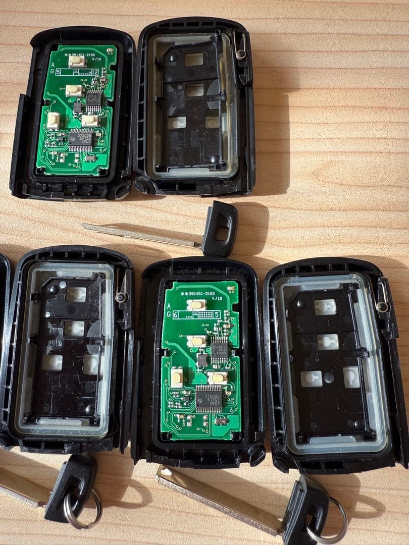 トヨタ純正 ヴォクシー スマートキー (4つボタン) 3個 送料込み