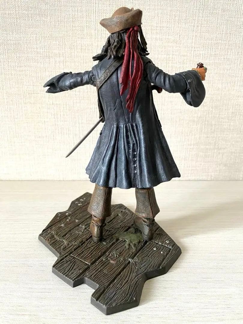 パイレーツオブカリビアン　ジャック・スパロウフィギュア 約30cm