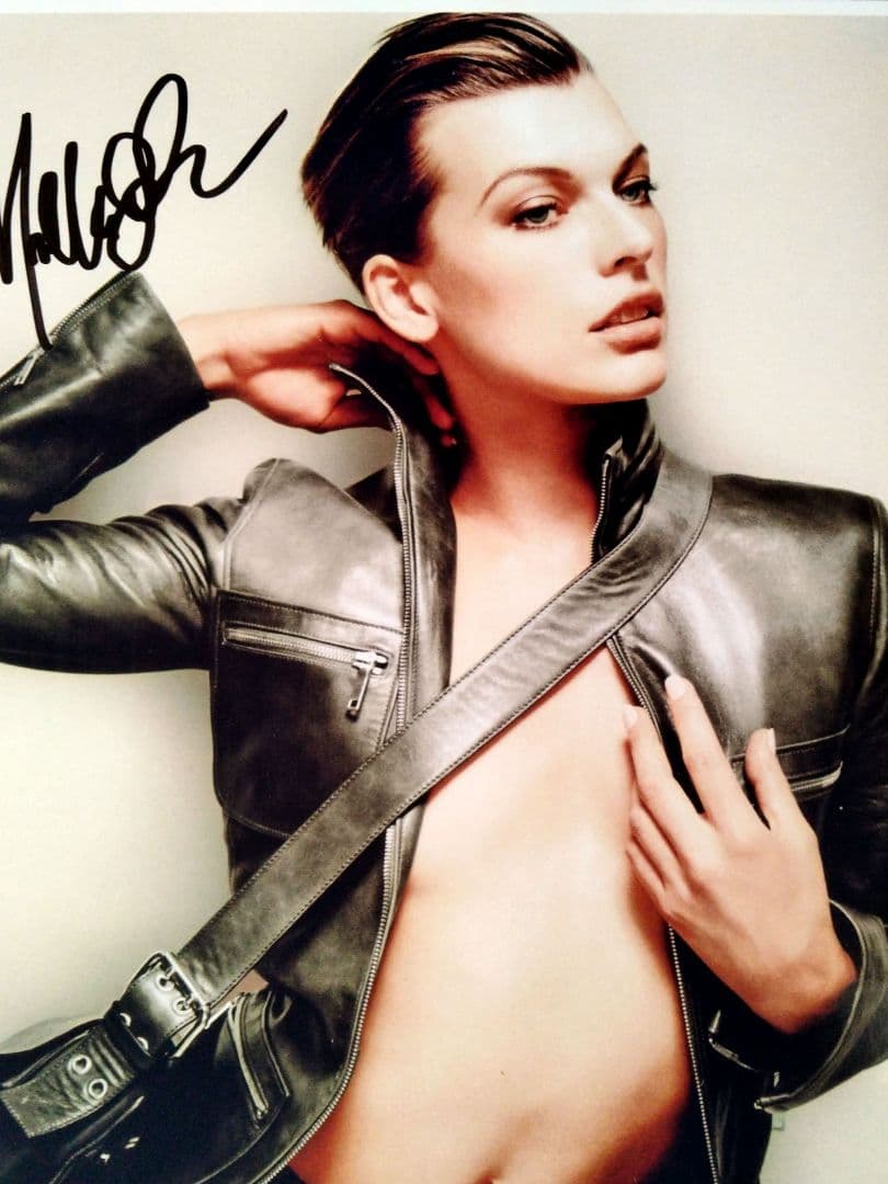 セール中…ミラ・ジョヴォヴィッチ直筆サイン入り特大写真…バイオ