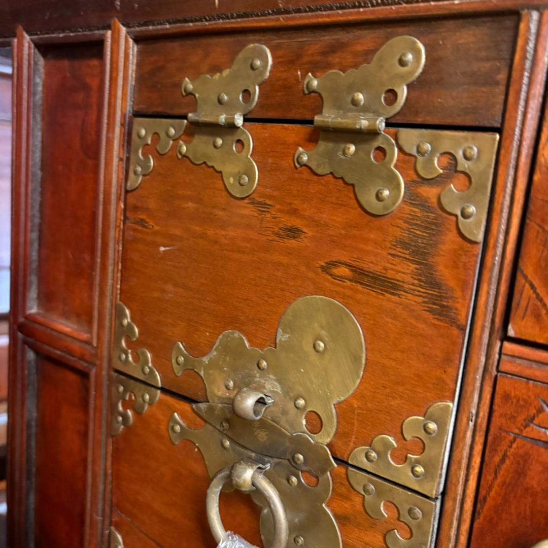 李朝家具 魚錠前付き 彫文字 ヤクジャン 薬箪笥 小引き出し 韓国朝鮮 古