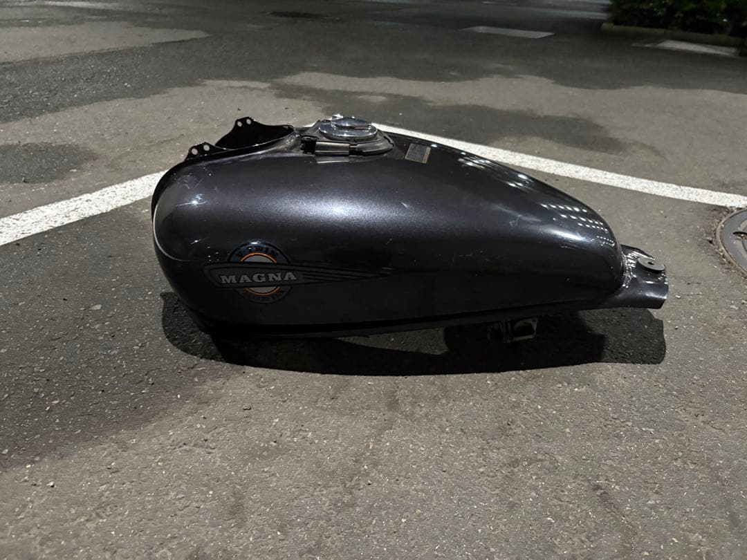 HONDA マグナ250 純正タンク マグナ250（V-TWIN MAGNA） - タンク本体