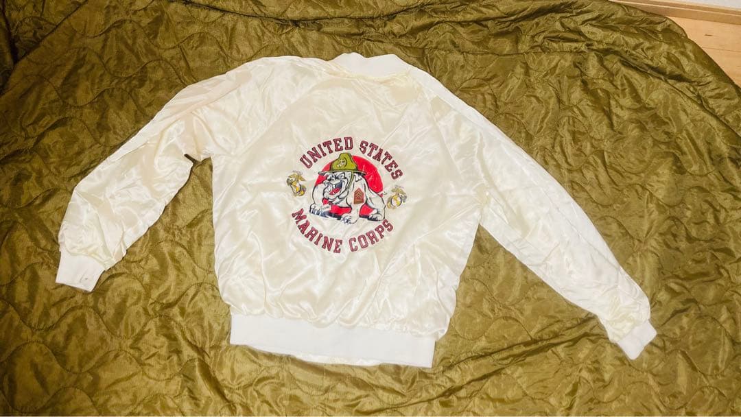 米軍放出品　USMC海兵隊　SOFFEサテンジャケット　白色　サイズL相当 米軍放出品 USMC海兵隊 SOFFEサテンジャケット 白色 サイズL相当
