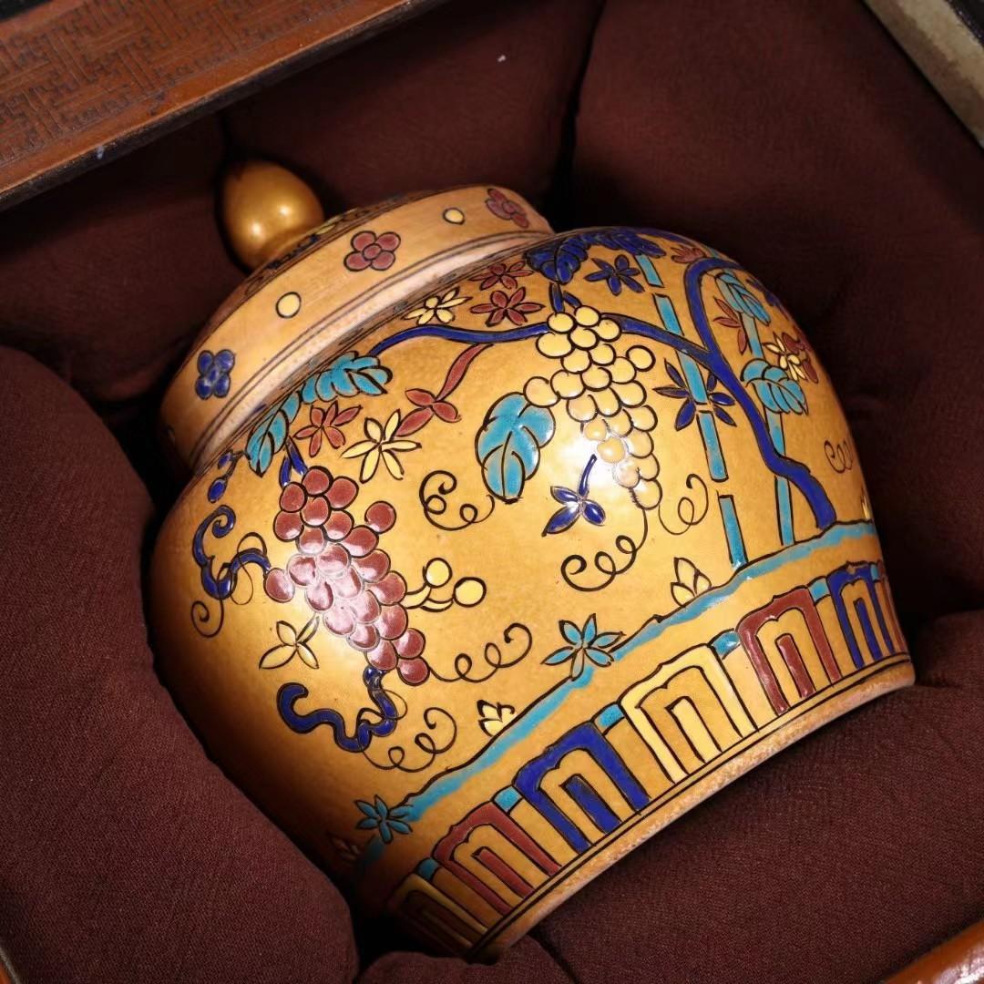 中国古美術・旧蔵・純手描き・描金と粉彩将軍缶・箱付・置物・