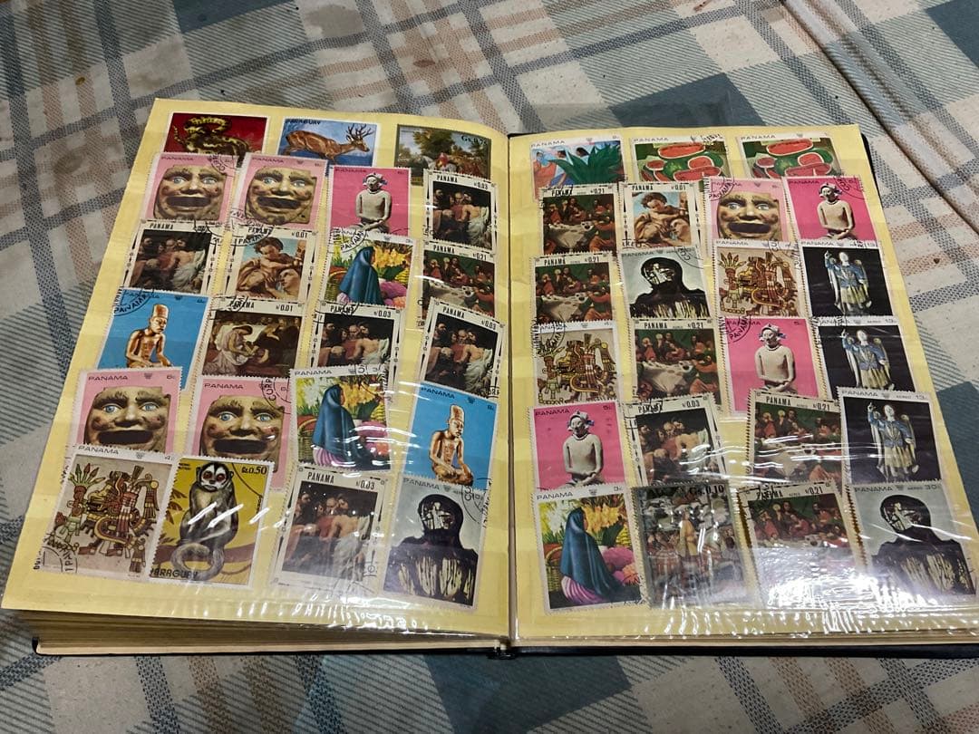 使用済み切手／日本と外国の混合 アルバムにビッシリシリーズ1。【昭和