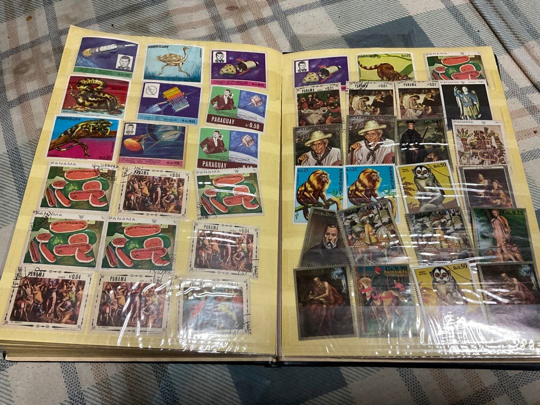 使用済み切手／日本と外国の混合 アルバムにビッシリシリーズ1。【昭和