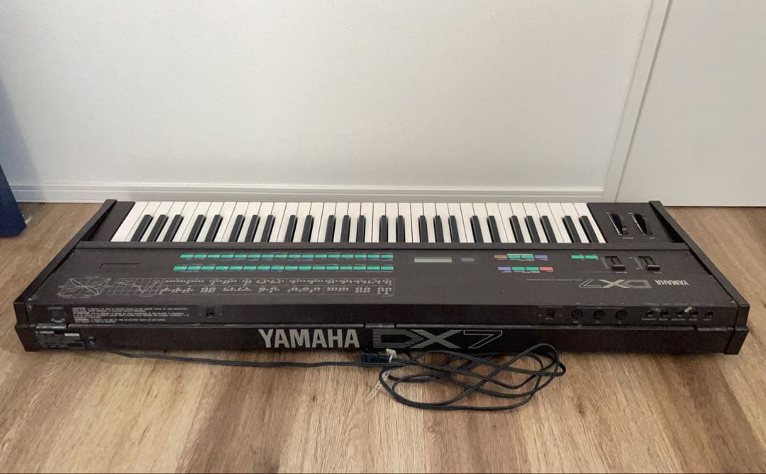 廃盤 YAMAHA ヤマハ シンセサイザー DX7 ハードケース付き 61鍵盤 32