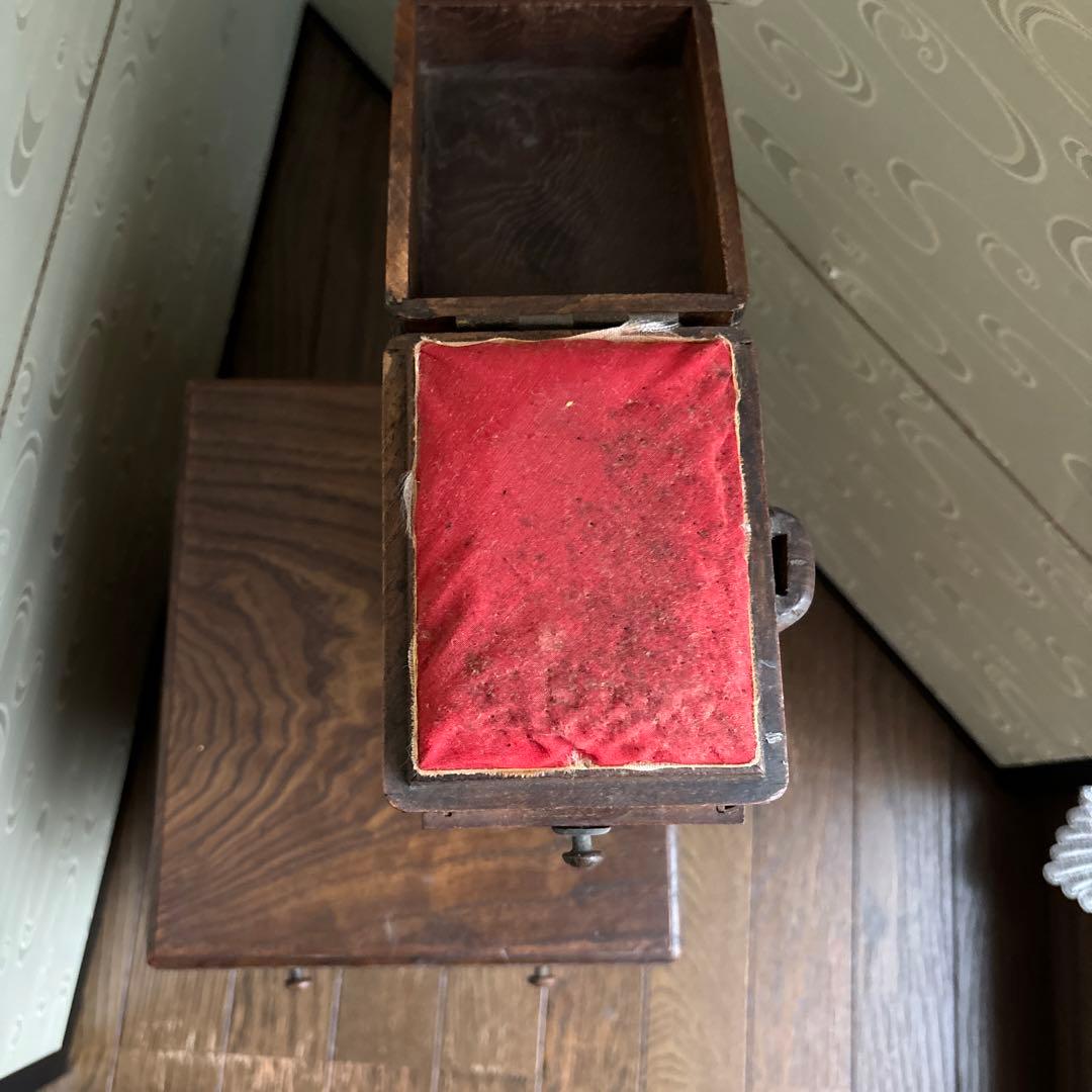 やぐら付き裁縫箱 上段は引き出しのカバー付き