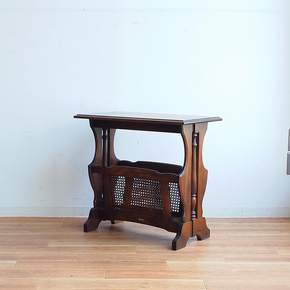 カリモク/karimoku コロニアル サイドテーブル マガジンラック付き