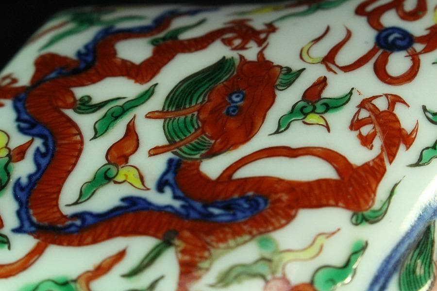 中国美術 赤絵雲龍紋 蓮菱 蓋物 大明嘉靖年製 書(K-A718) - メルカリ