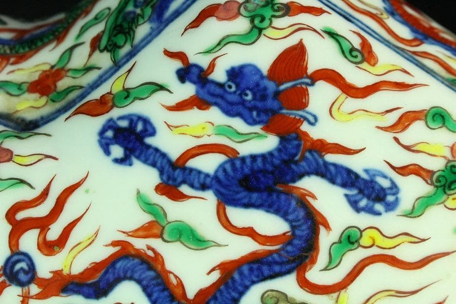 中国美術 赤絵雲龍紋 蓮菱 蓋物 大明嘉靖年製 書(K-A718) - メルカリ