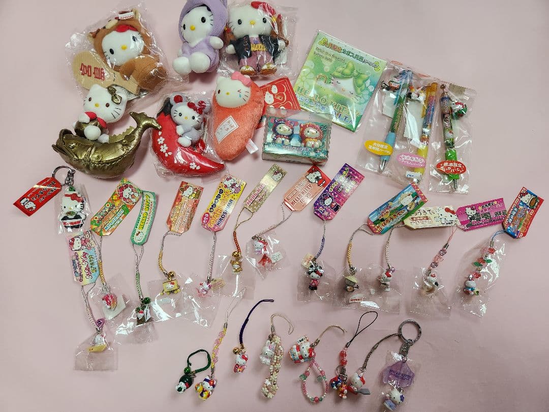 ハローキティご当地キーホルダー、ぬいぐるみ