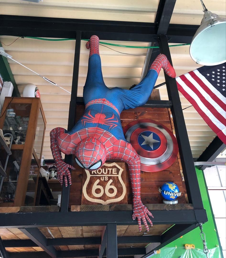 等身大スパイダーマン インスタ映え モテモテ