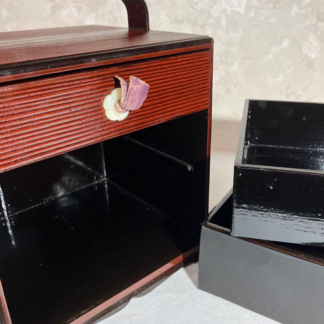 骨董紅溜塗り手提げ付き三段菓子箪笥