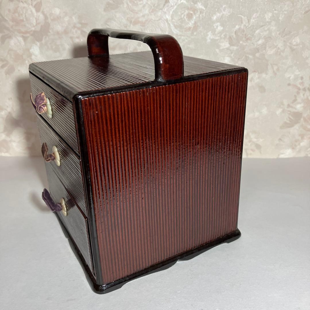 骨董紅溜塗り手提げ付き三段菓子箪笥