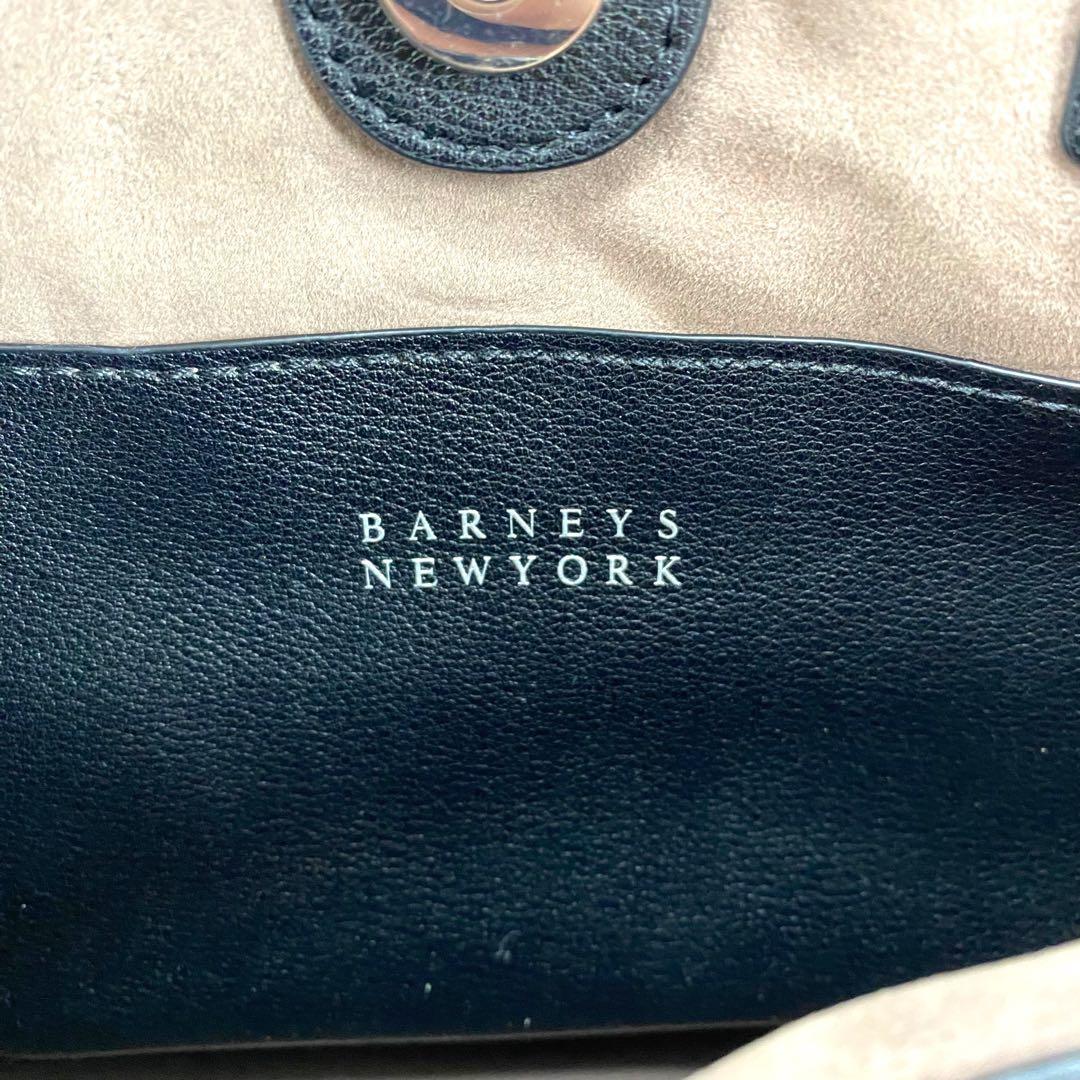 【極美品】バーニーズニューヨーク ハンドバッグ エンボスロゴ レザー ブラック