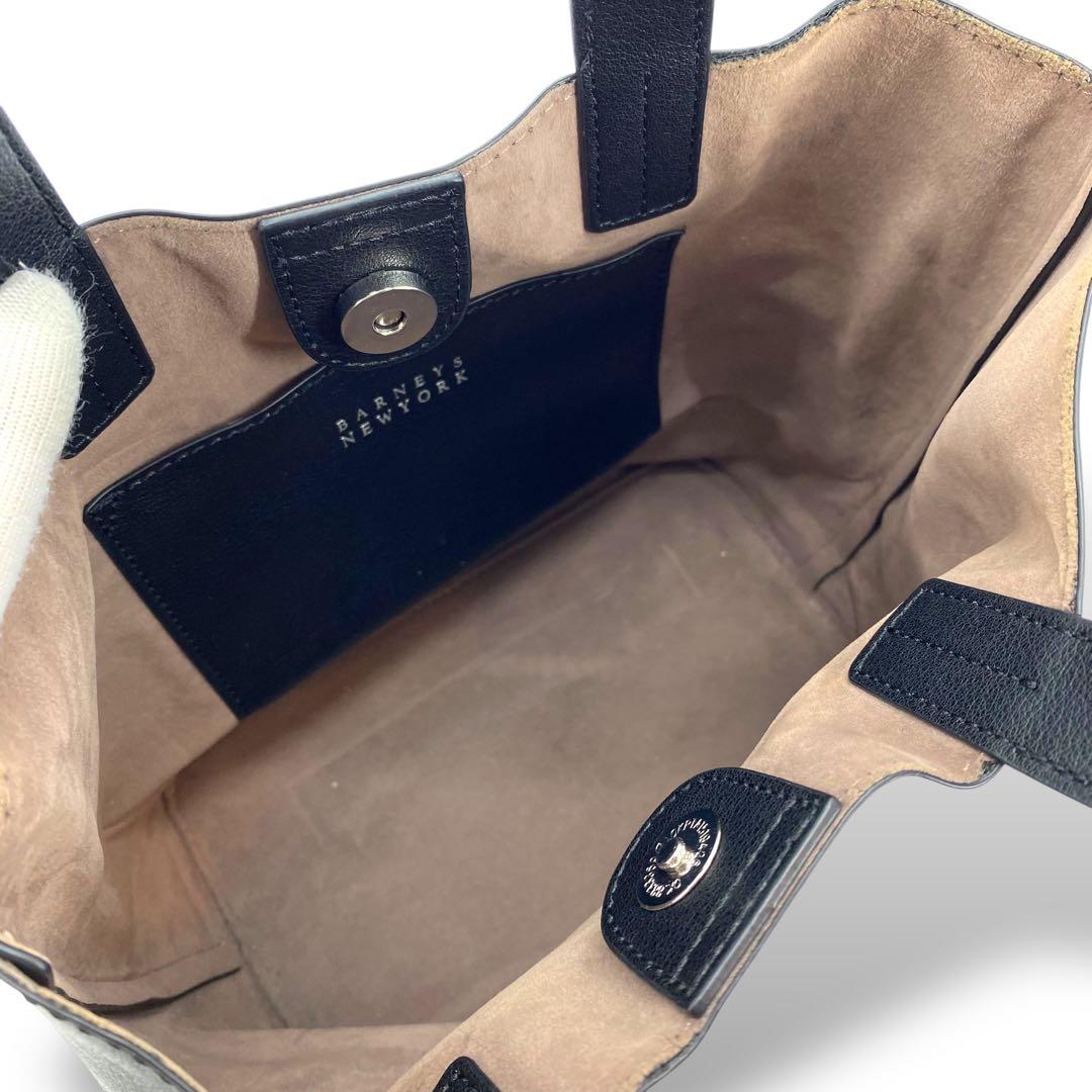 【極美品】バーニーズニューヨーク ハンドバッグ エンボスロゴ レザー ブラック
