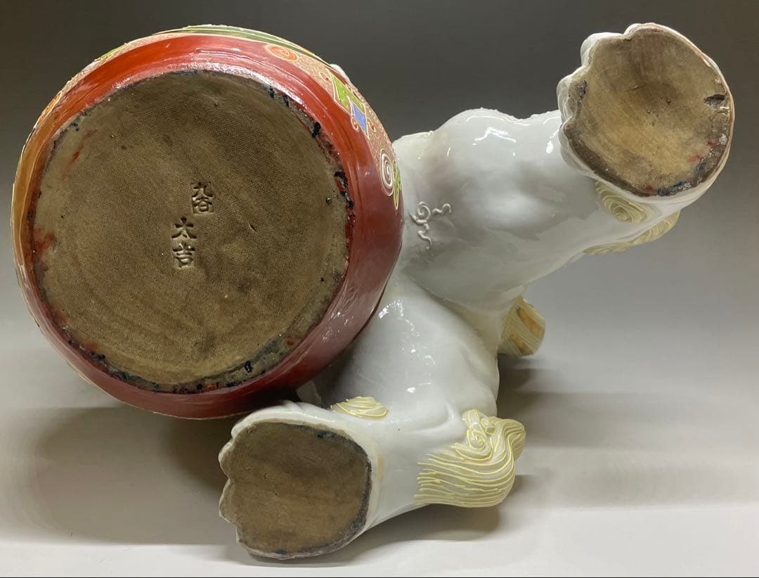 九谷焼　金彩白獅子　玉獅子　玉乗り獅子　太吉　36cm n133