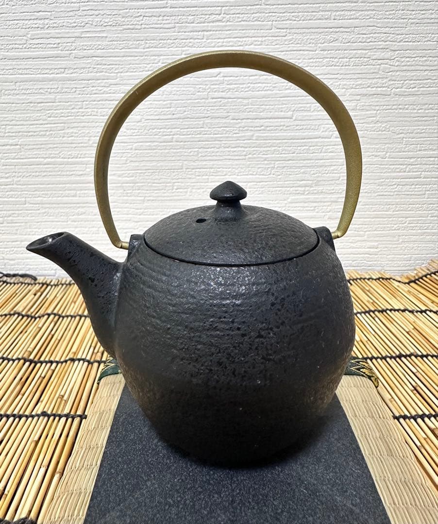 菊地保寿堂 奥山清行デザイン ティーポット まゆss 鉄瓶敷き おりがみ