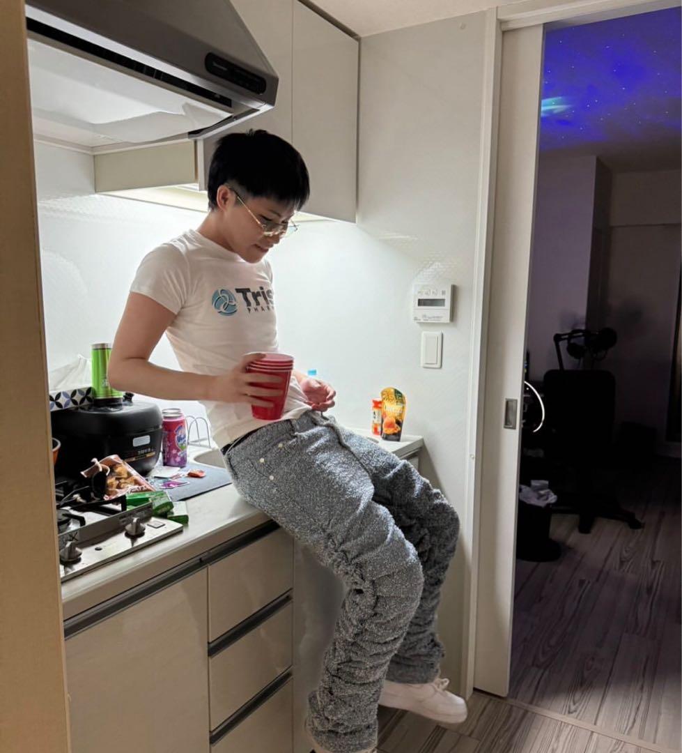 Tris pharam teeシャツ macra着用