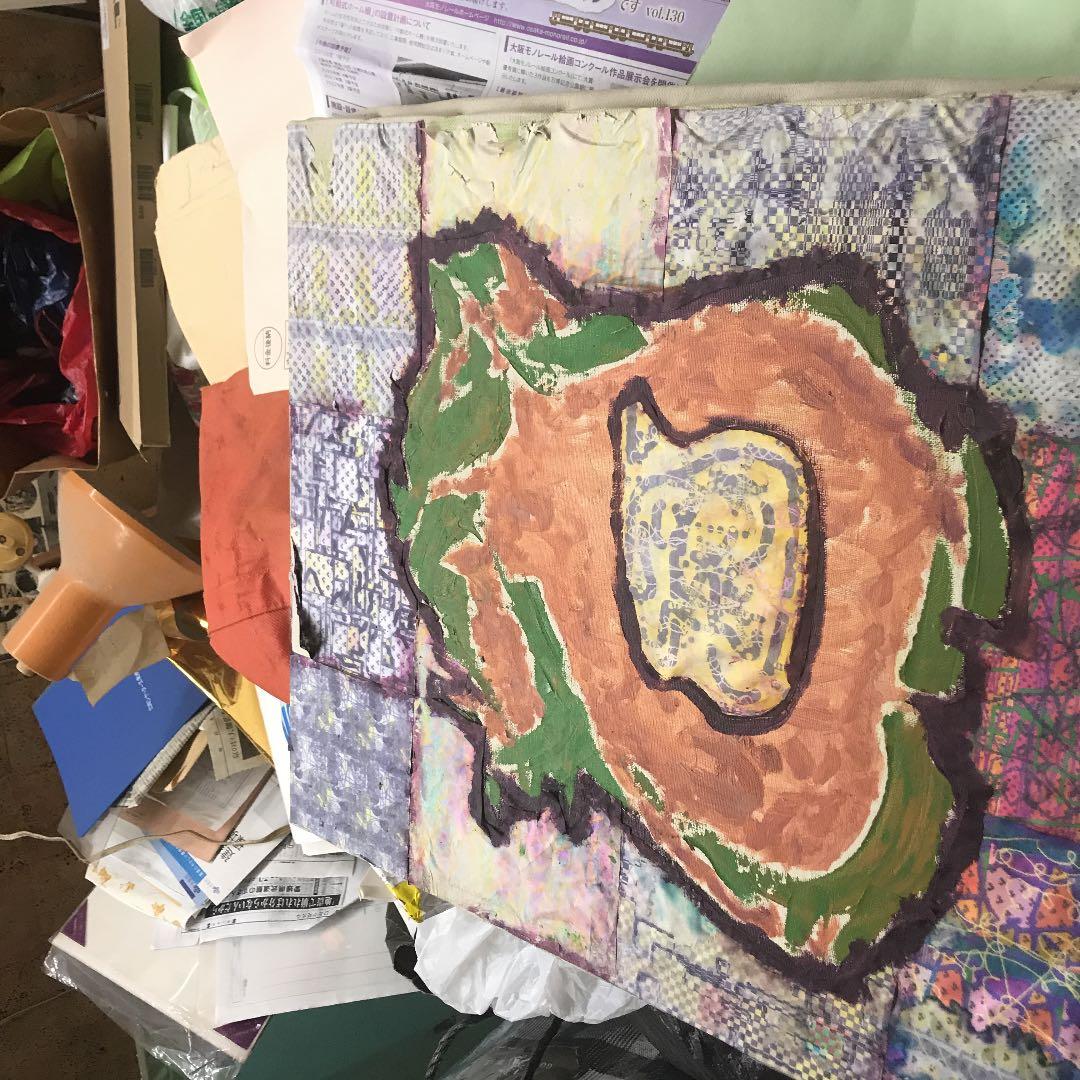 斬新奇抜な果実の絵画