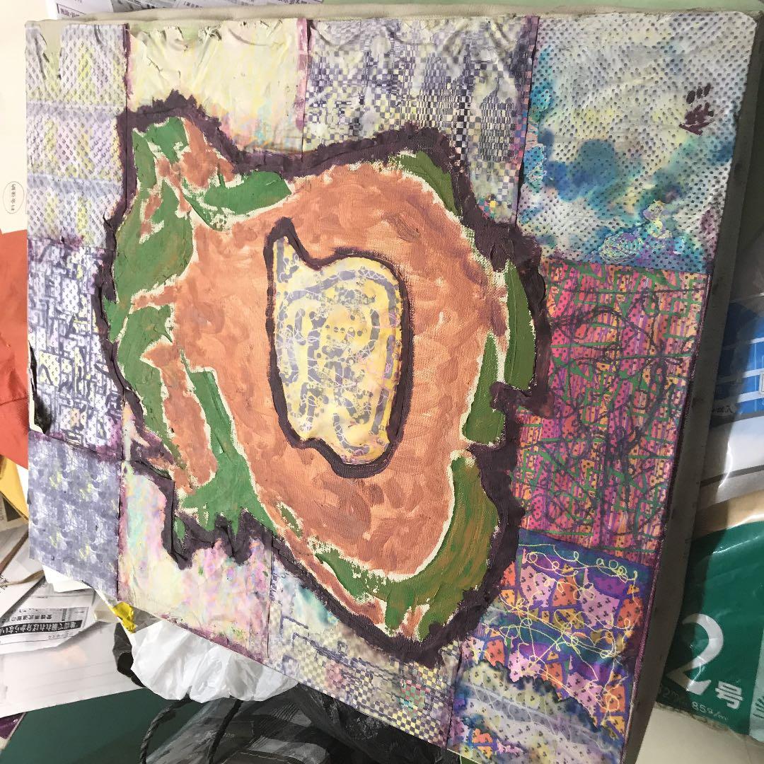 斬新奇抜な果実の絵画