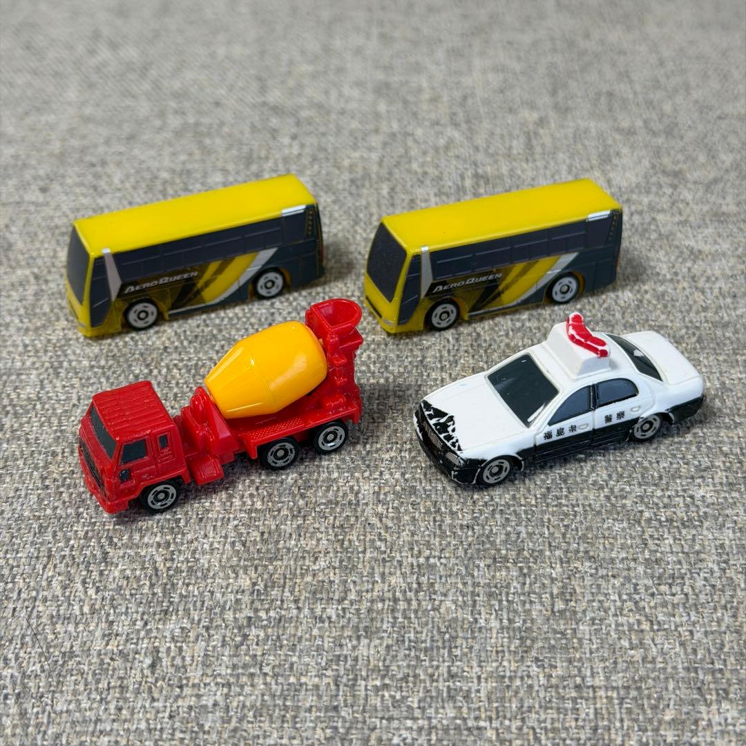 ポケットトミカ　ミニカー コンクリートミキサー車　 パトカー　バス　4台