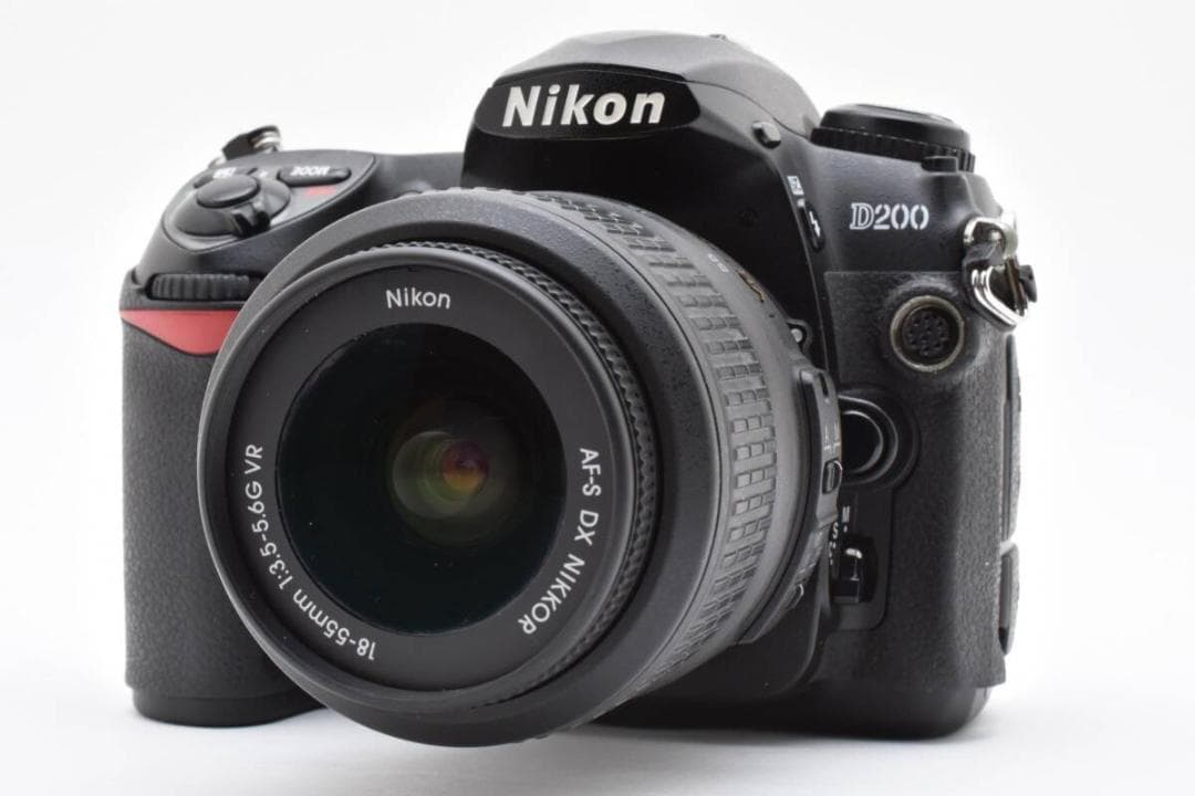 Nikon D200 ボディ+ AF-S DX 18-55m #819