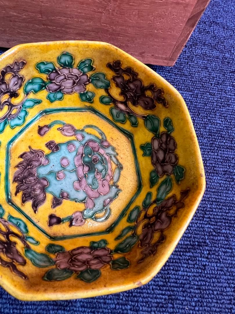 927 中国　骨董　粉彩花唐草文八方鉢　時代物