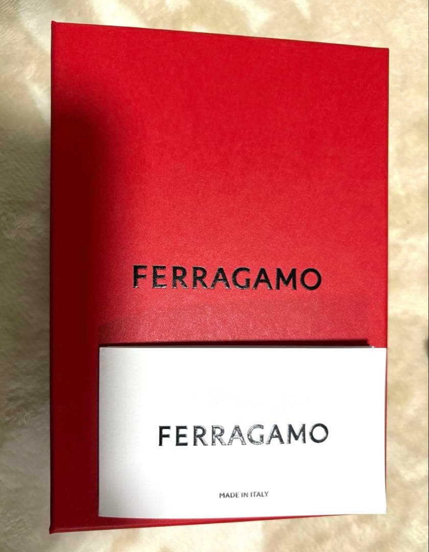 フェラガモ ヴァラリボン☆美品 2025.5月購入 お値下不可の最終価格⭕️