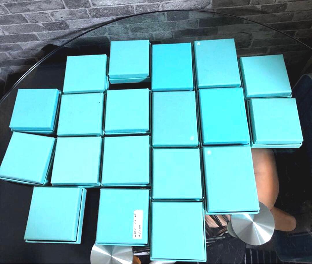 ESSENTIALS 様 ティファニー ネックレス等アクセサリー箱 箱のみ