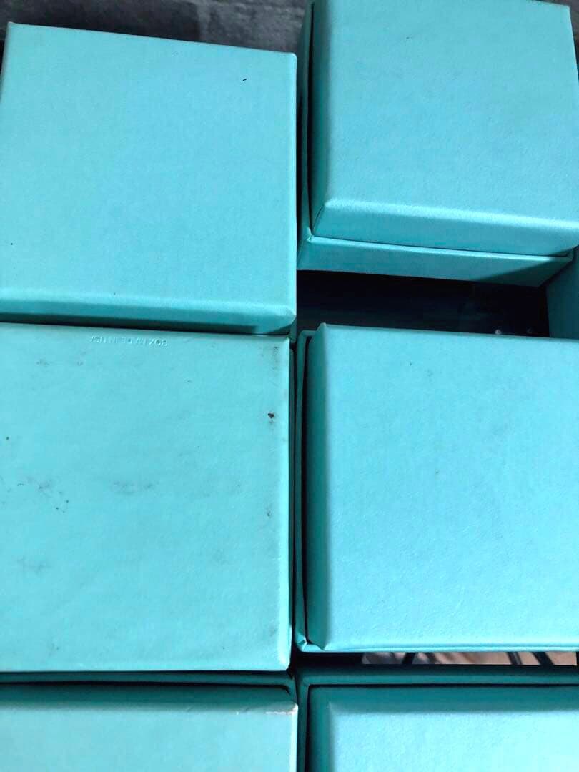 ESSENTIALS 様 ティファニー ネックレス等アクセサリー箱 箱のみ