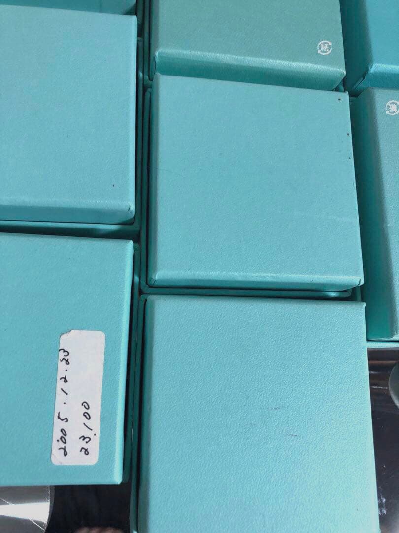 ESSENTIALS 様 ティファニー ネックレス等アクセサリー箱 箱のみ