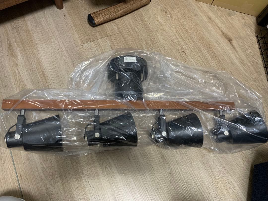 新品未使用 LOWYA シーリングライト 4灯 LED ブラック/ウォルナット