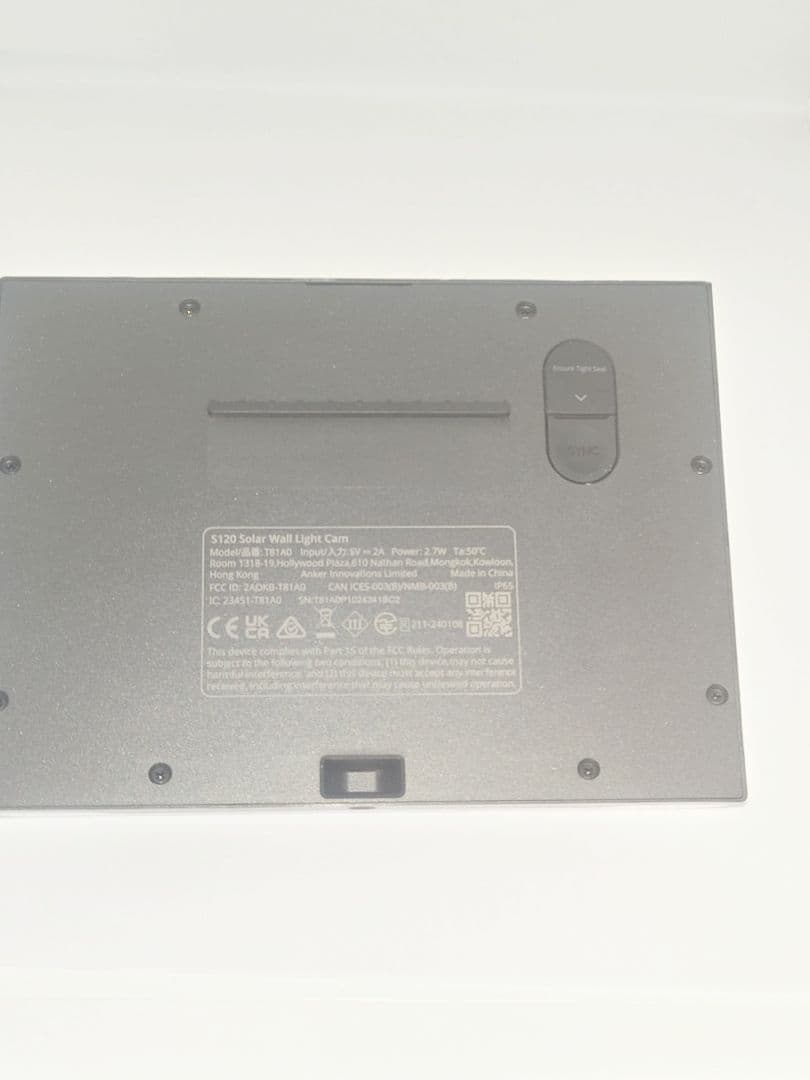 新品 ソーラー式防犯カメラ一体型ウォールライト