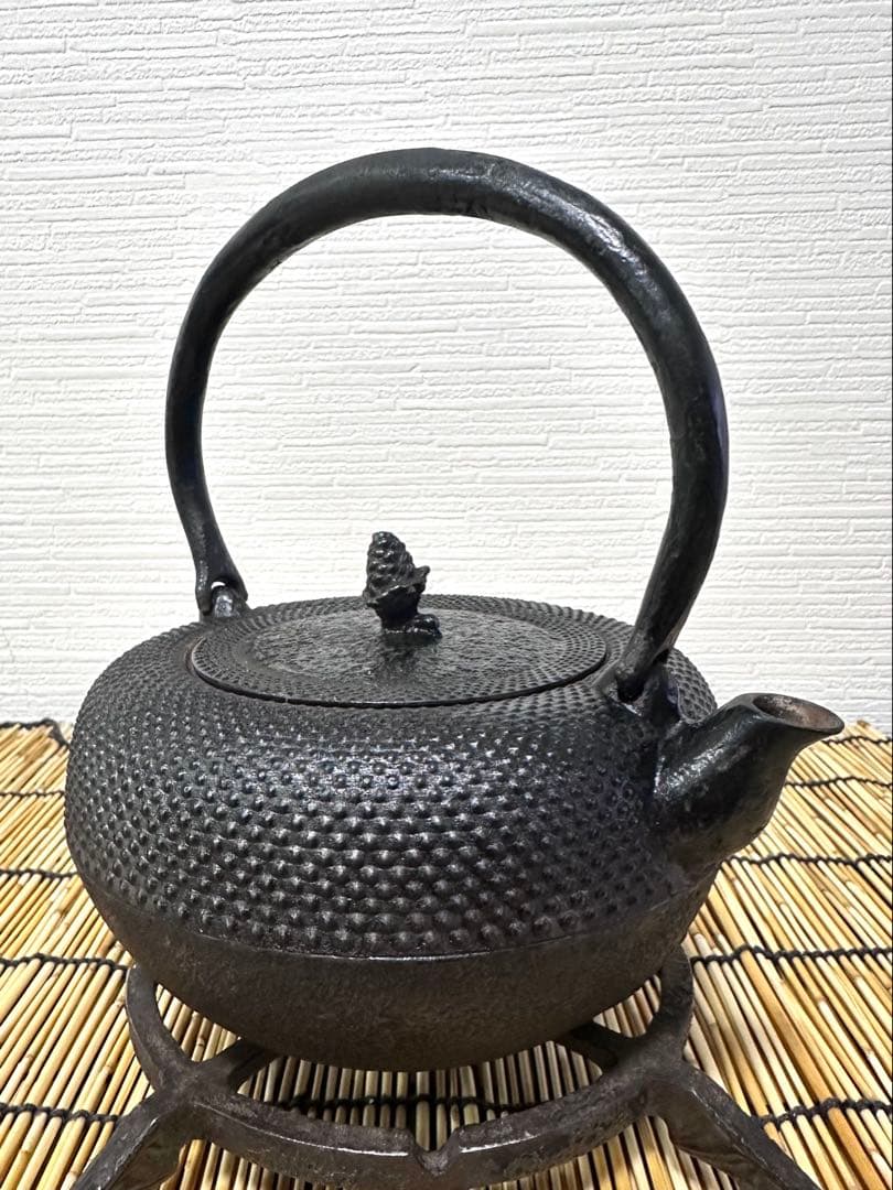 ＵＳＥＤ品 南部岩鋳造 １０型 丸平アラレ 南部鉄瓶　南部鉄器 鉄瓶