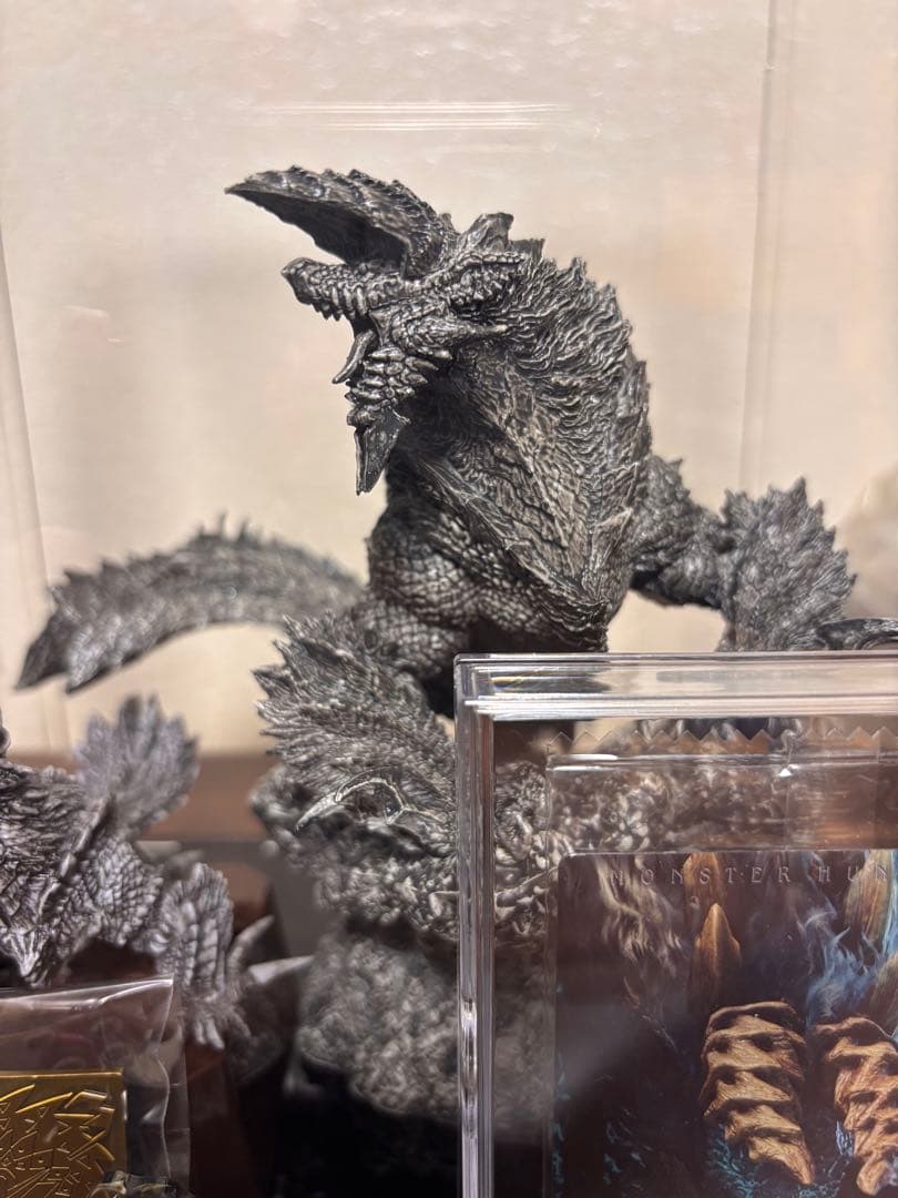 箱あり　ジンオウガ　クリエイターズモデル　フィギュア　ピン　ウエハース　モンハン