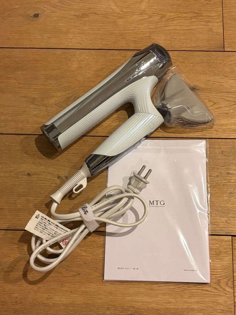 2024年製】リファ ドライヤー RE-AX-02A