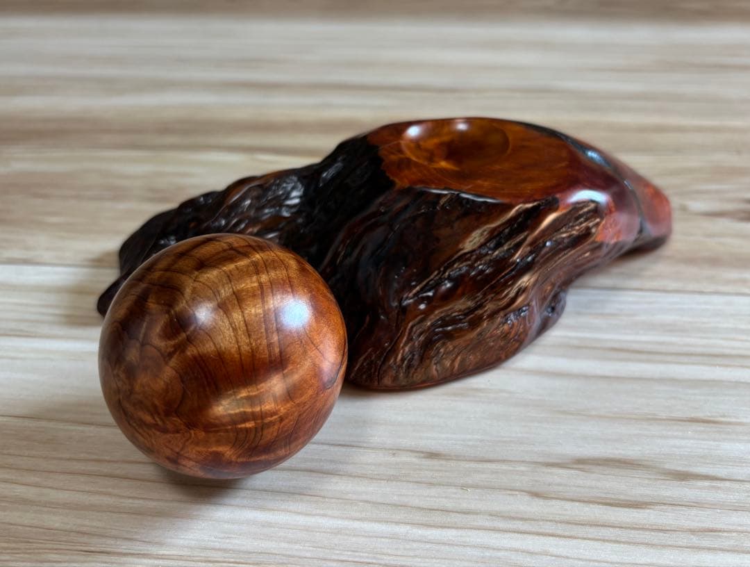 屋久杉 最高級虎杢 如意宝珠 （ 台座付 ）