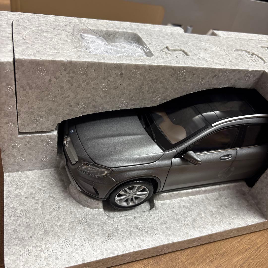 Mercedes Benz メルセデスベンツ GLA-CLASS 1/18