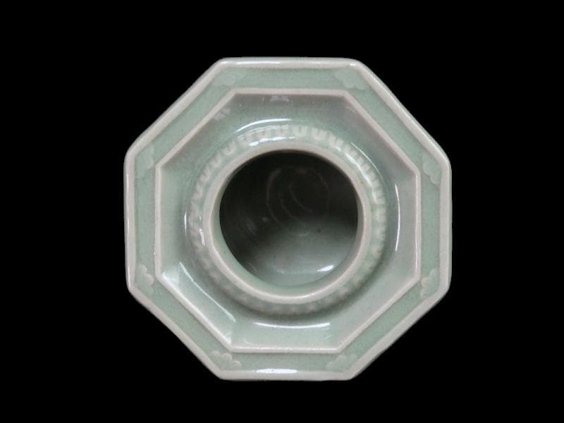 三田青磁　陽刻　壺型　八角　盃台　E251AS-CGp