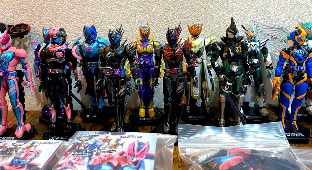 【仮面ライダー】装動 仮面ライダーリバイス セット