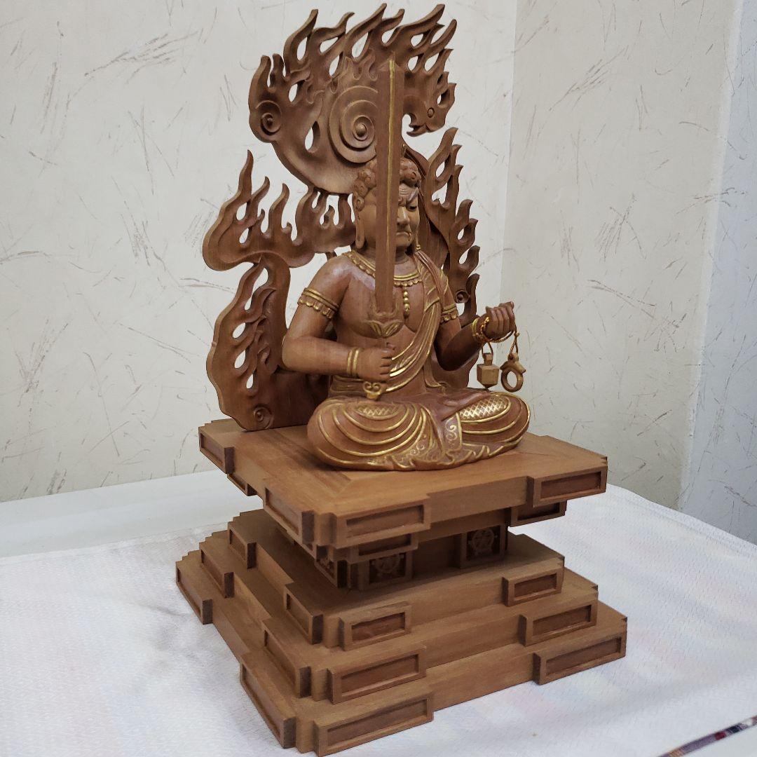 Bフライデー 魔除☆アフリカ白檀 不動明王座像4寸 眼入・瑟瑟座