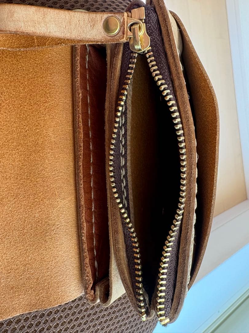 HERZ 普段使いのトラベルウォレット・二つ折り財布(NSA-269)アラスカ