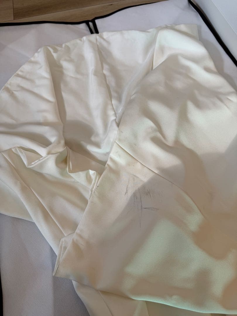 アーバンブランシュ　ウェディングドレス　Vネック　スレンダードレス　バックリボン